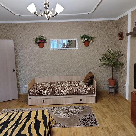 Апартаменти В Новому Будинку В Самому Центрi Khmelʼnytsʼkyy Exterior foto